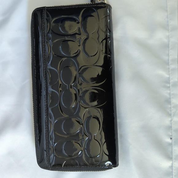 Patent Leather Matching Coach Tote and Wallet Set - Picture 14 of 16